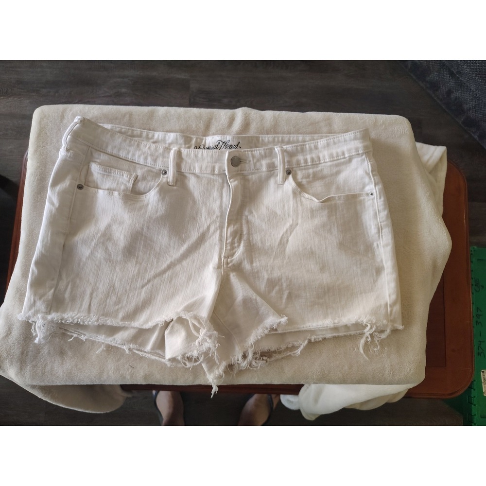 Universal Thread Womens White Denim Cut‎ Off Shorts Raw Hem Size 18/34W